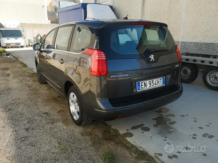 Peugeot 5008 2012 photo 5