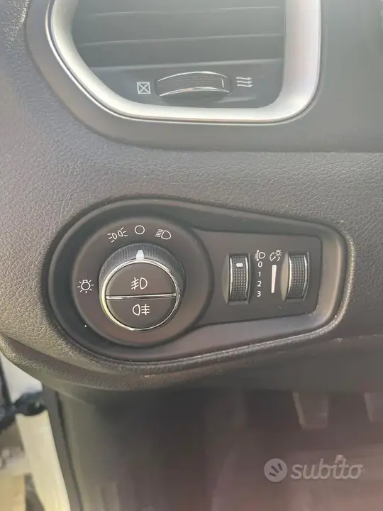 Jeep Renegade 2015 photo 4