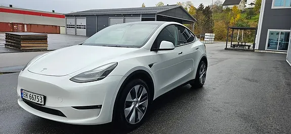 Tesla Model Y 2024 photo 3