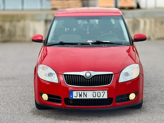 Skoda Fabia 2009 photo 2