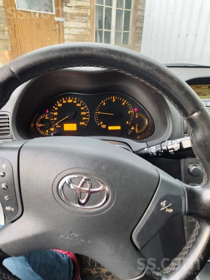 Toyota Avensis 2004 photo 5