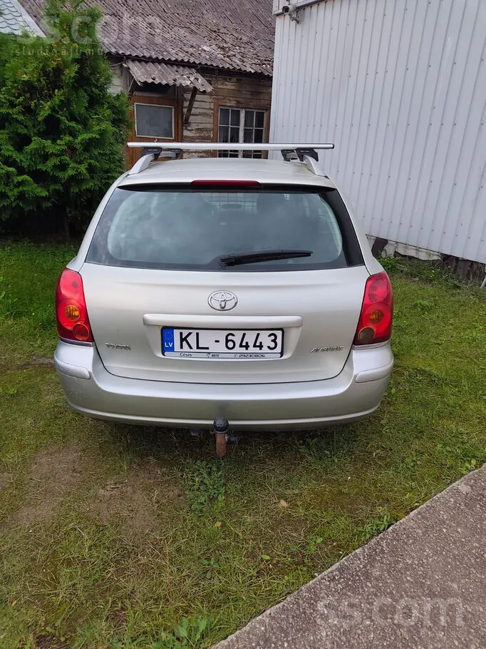 Toyota Avensis 2004 photo 3