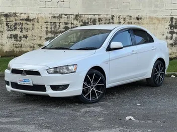 Mitsubishi Galant 2013 photo 2