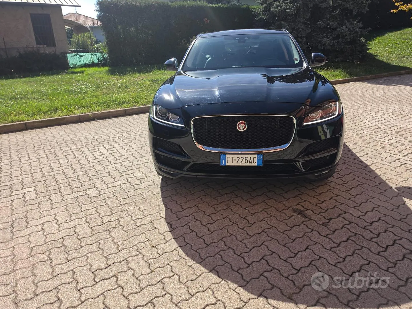 Jaguar F-Pace 2018 photo 2