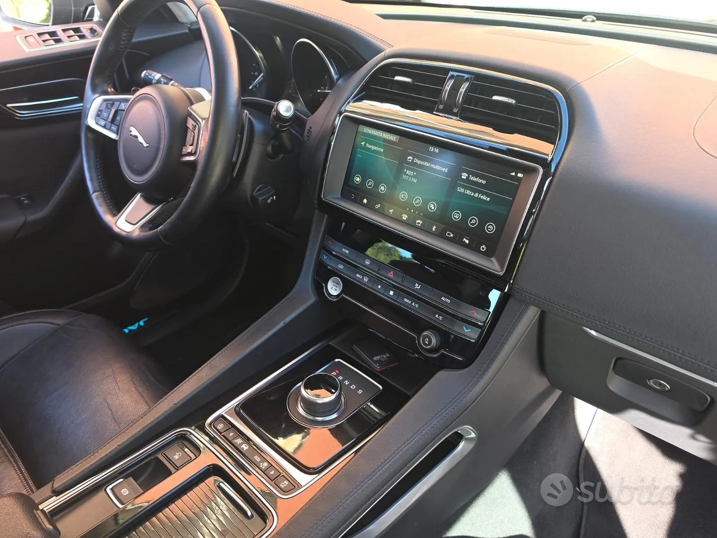 Jaguar F-Pace 2018 photo 4