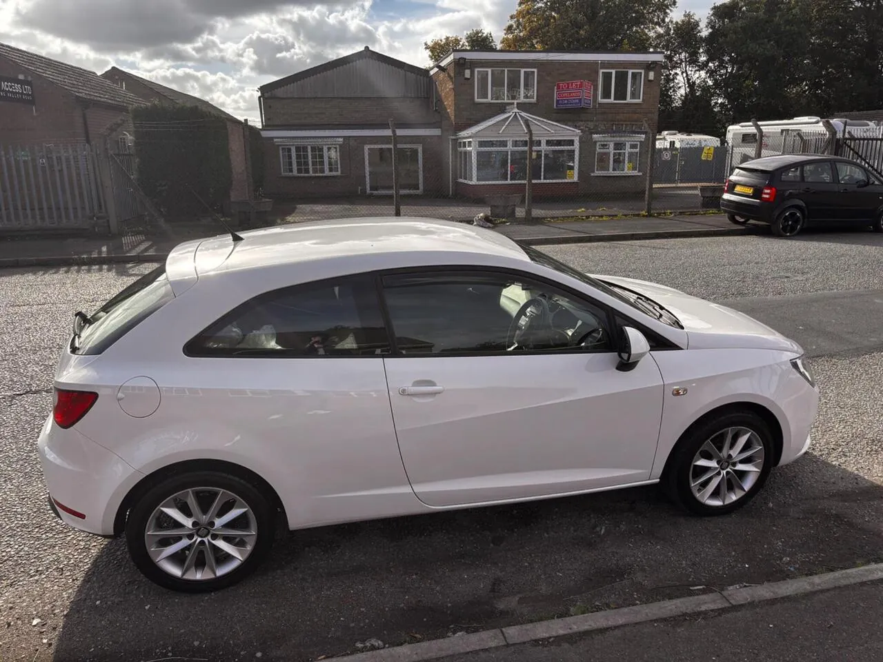 Seat Ibiza 2015 photo 2