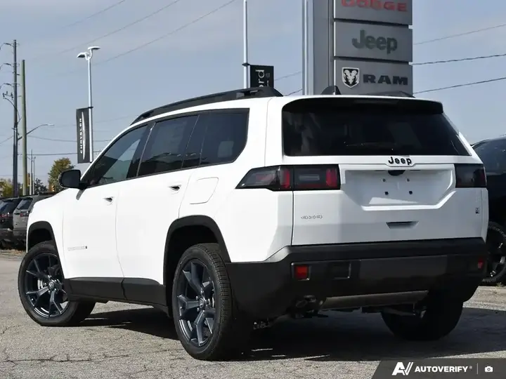 Jeep Cherokee 2026 photo 4