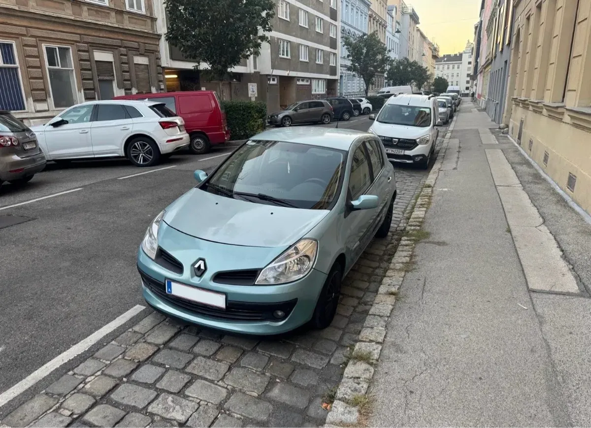 Renault Clio 2007 photo 2