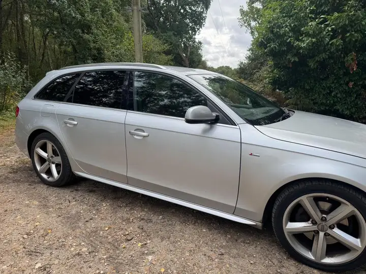 Audi A4 Avant 2012 photo 2