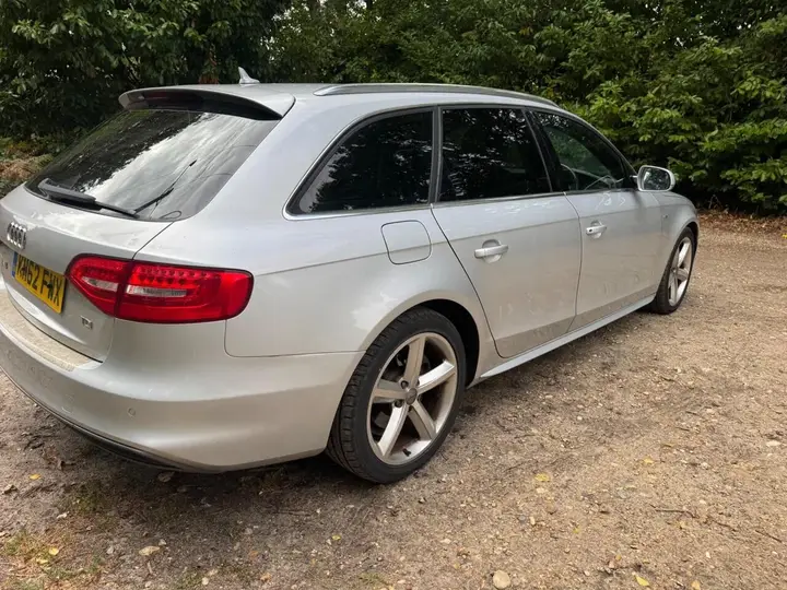 Audi A4 Avant 2012 photo 3