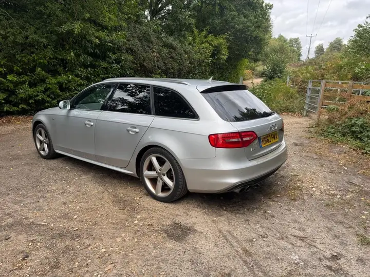 Audi A4 Avant 2012 photo 4
