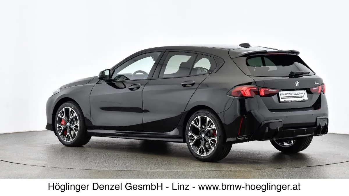 BMW 1 Series 2025 photo 2