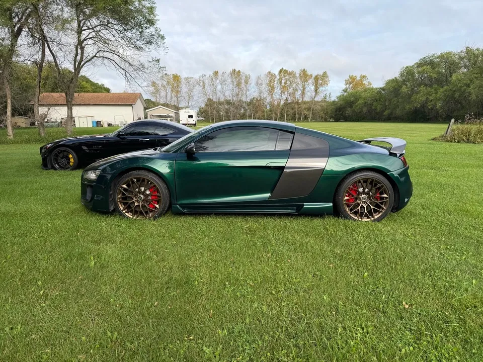 Audi R8 2010 photo 4