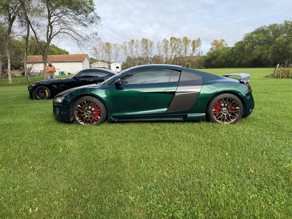 Audi R8 2010 photo 3