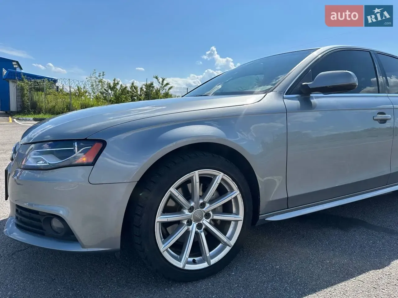 Audi A4 2010 photo 2