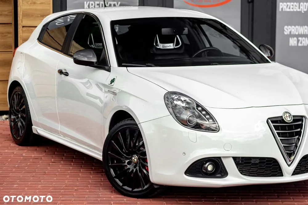 Alfa Romeo Giulietta 2014 photo 2