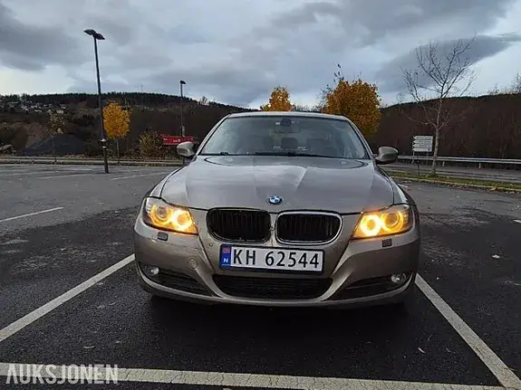 BMW 320D 2009 photo 2
