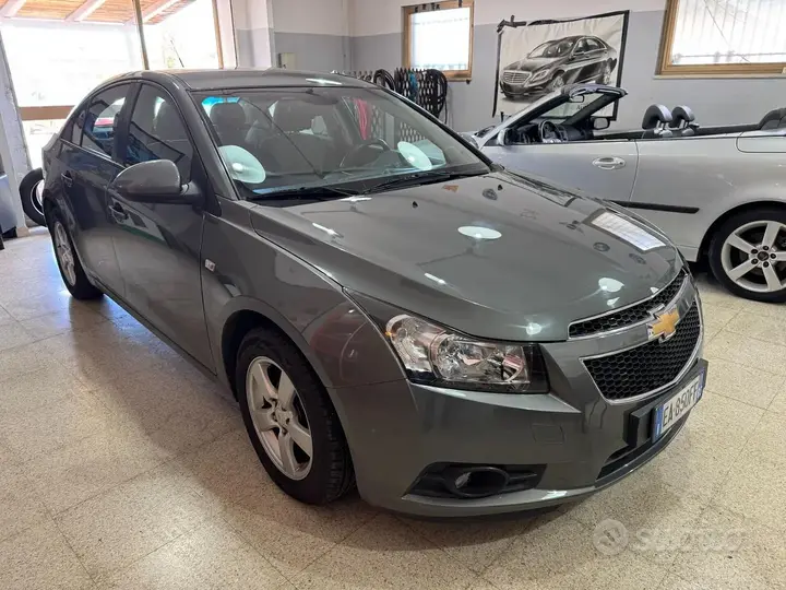 Chevrolet Cruze 2010 photo 2