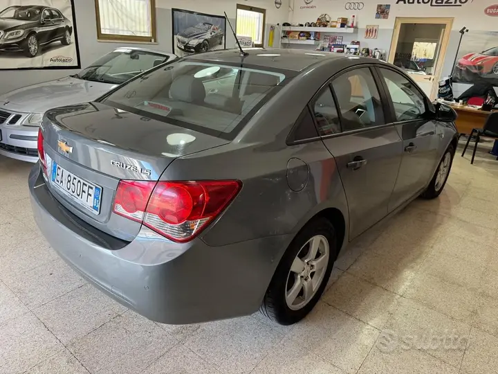 Chevrolet Cruze 2010 photo 3