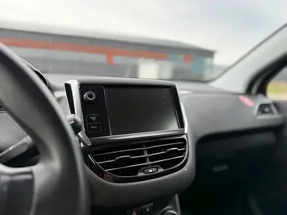 Peugeot 208 2013 photo 5