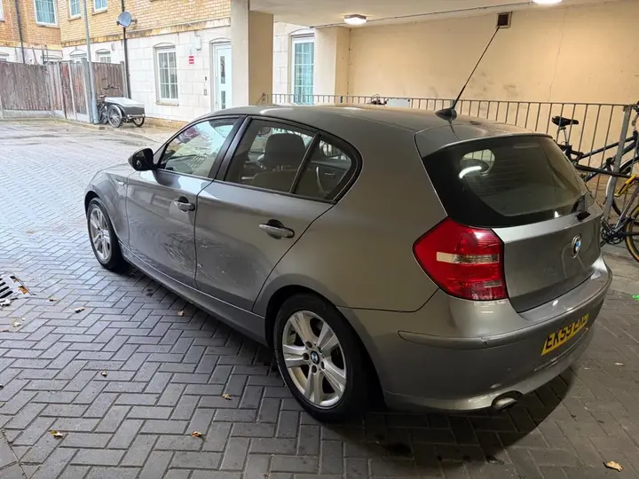 BMW 1 Series 2009 photo 3
