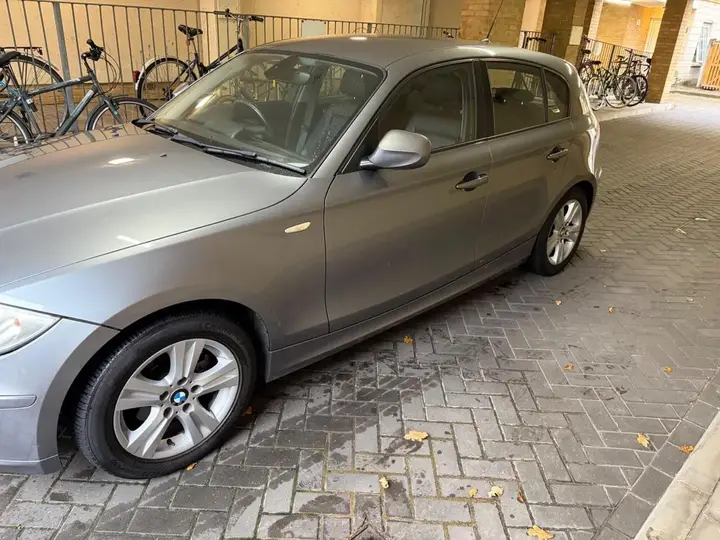 BMW 1 Series 2009 photo 2