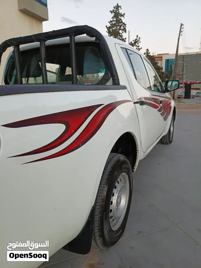 Mitsubishi L200 2008 photo 4