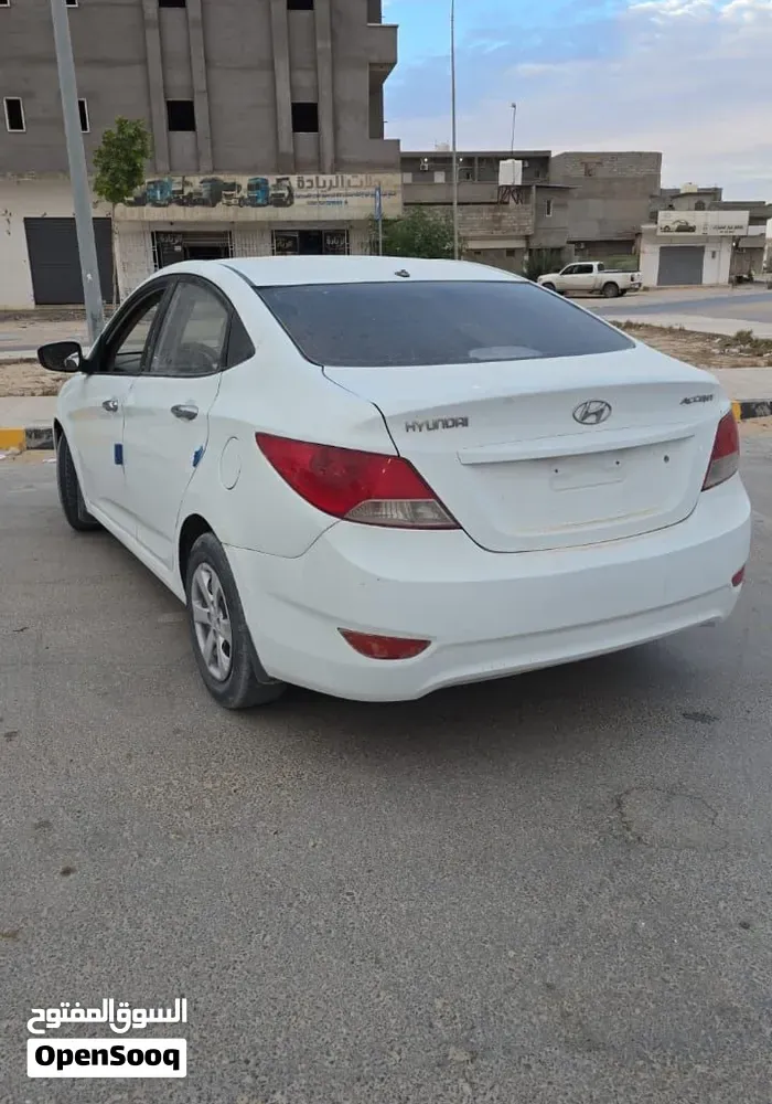 Hyundai Accent 2012 photo 4