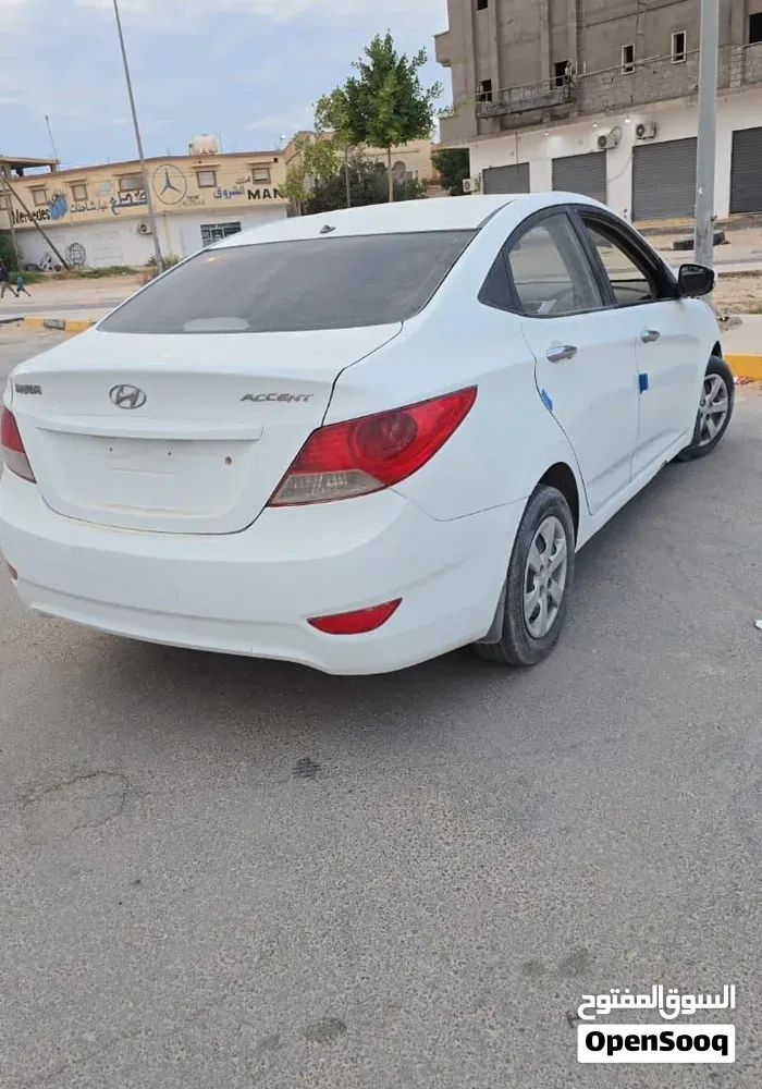 Hyundai Accent 2012 photo 3
