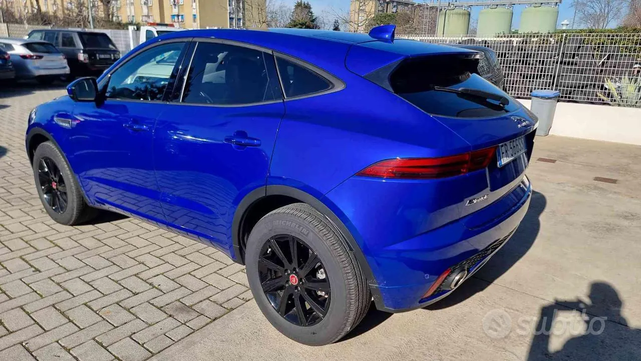 Jaguar E-Pace 2018 photo 3