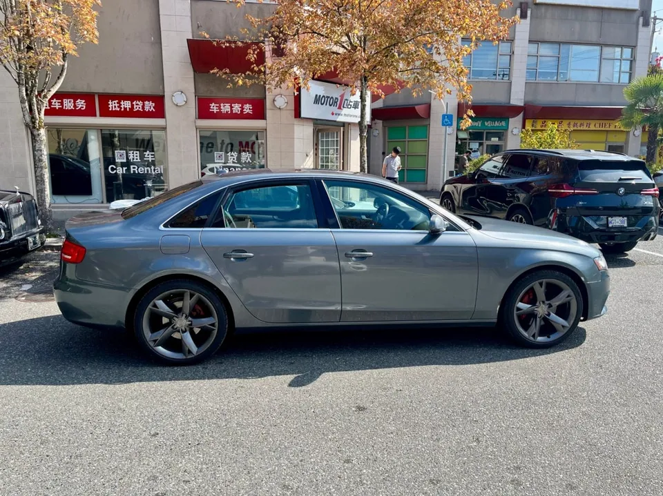 Audi A4 2012 photo 4
