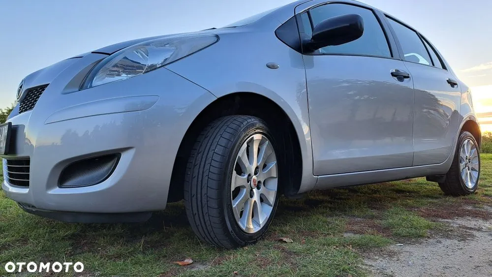 Toyota Yaris 2009 photo 2