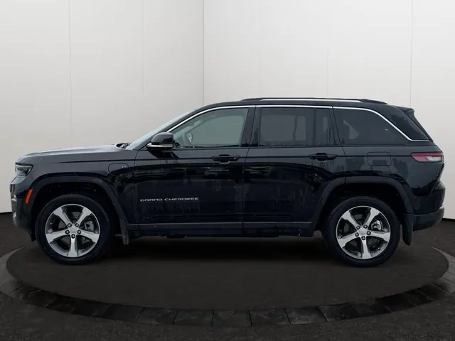 Jeep Grand Cherokee 2023 photo 2