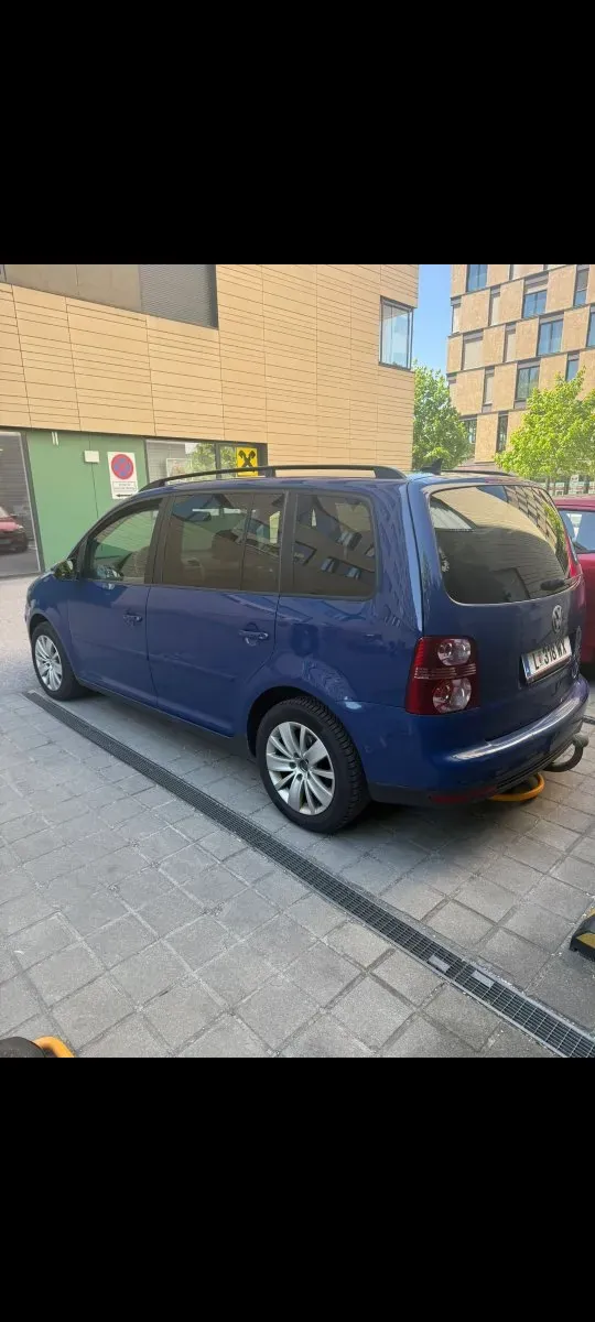 Volkswagen Touran 2009 photo 3