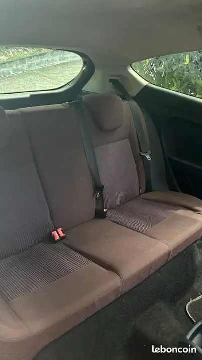 Ford Fiesta 2010 photo 2