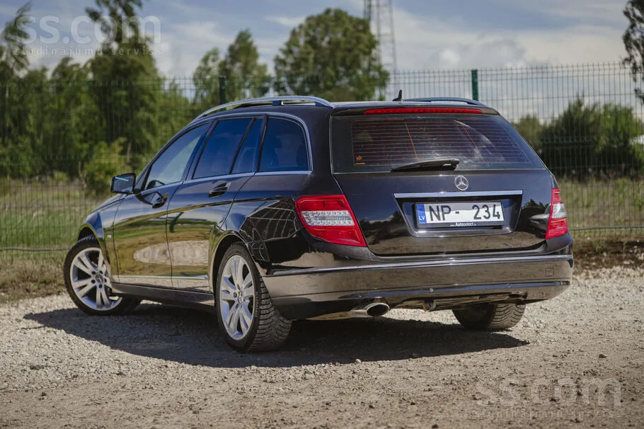 Mercedes-Benz C220 2009 photo 4