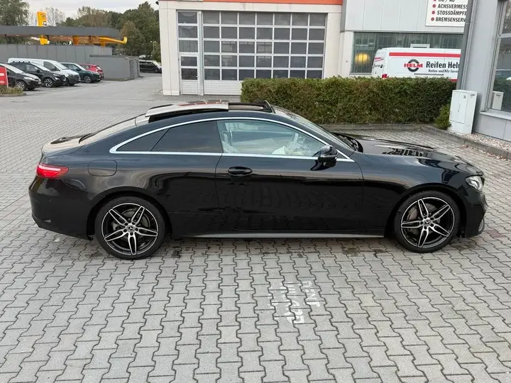 Mercedes-Benz E200