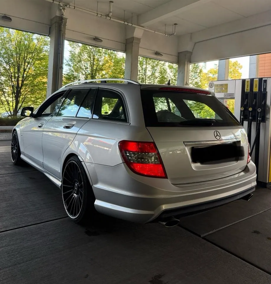 Mercedes-Benz C230