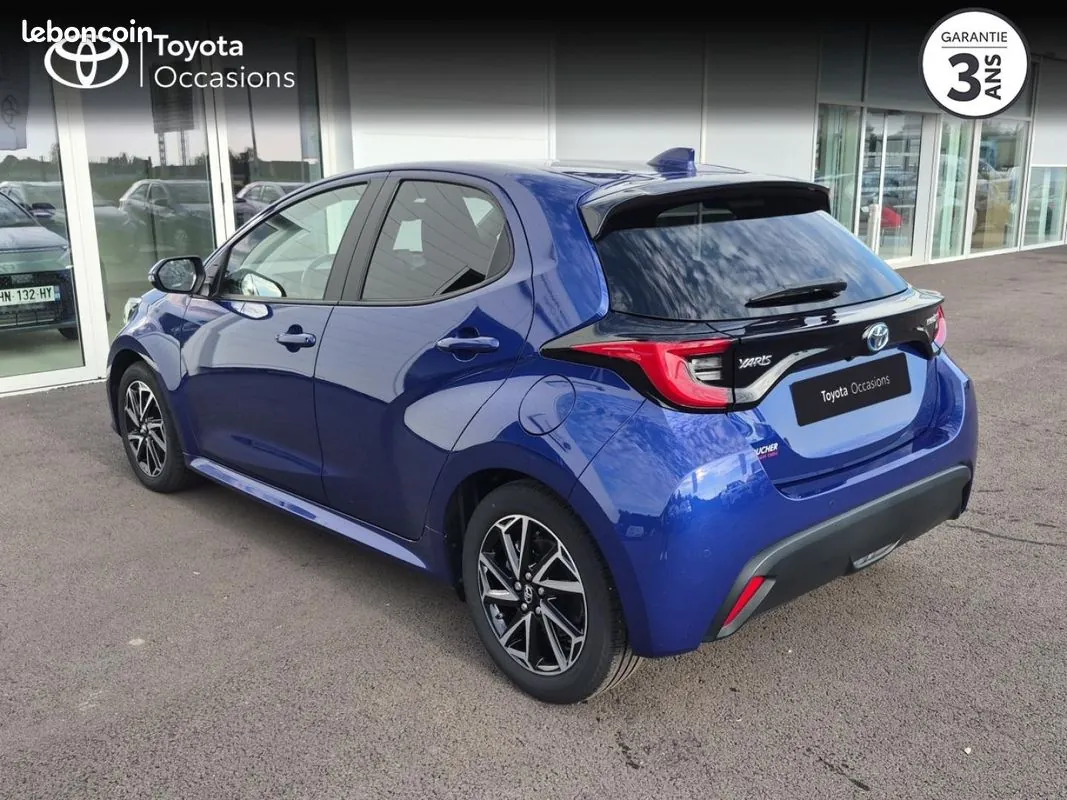 Toyota Yaris 2023 photo 2