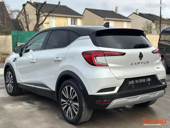 Renault Captur 2023 photo 2