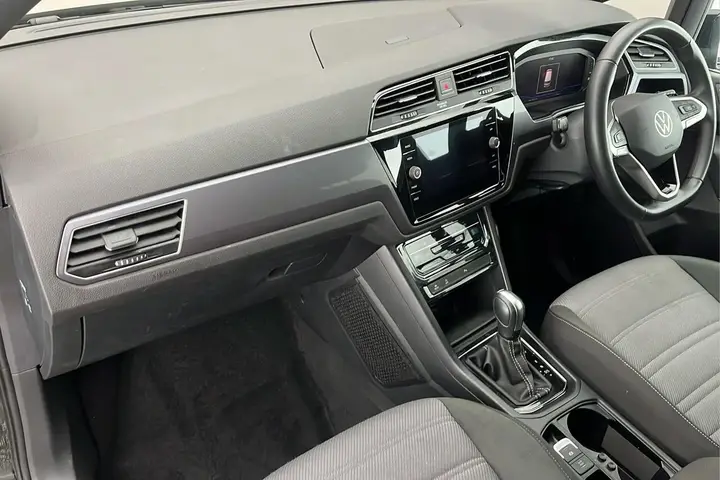 Volkswagen Touran 2025 photo 2