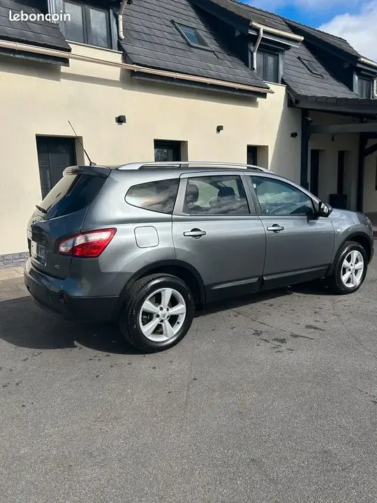 Nissan Qashqai 2012 photo 2