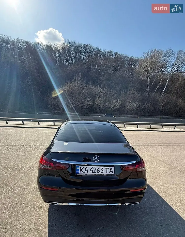 Mercedes-Benz E-Class 2023 photo 4