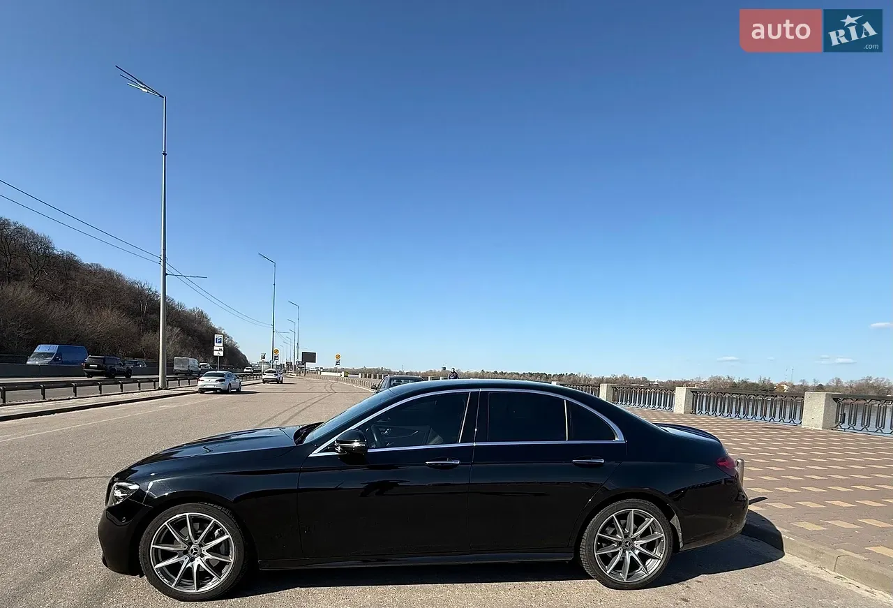 Mercedes-Benz E-Class 2023 photo 3