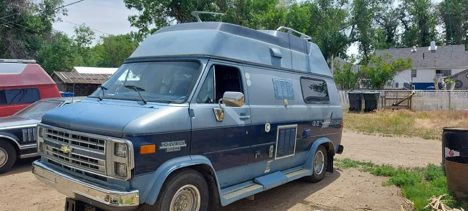 Chevrolet G20 1988 photo 2