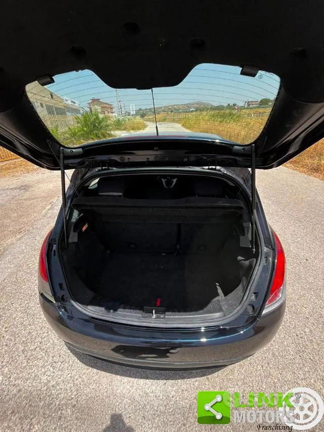 Lancia Ypsilon 2012 photo 4