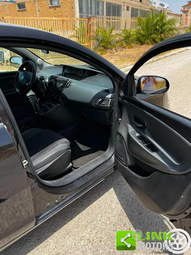 Lancia Ypsilon 2012 photo 2