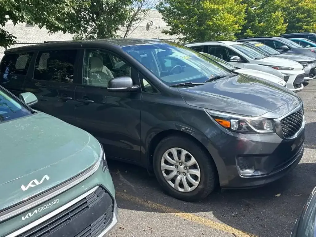 Kia Sedona 2017 photo 3