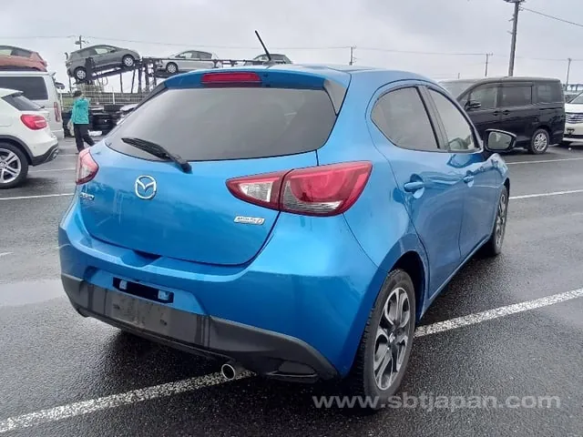 Mazda Demio 2014 photo 4