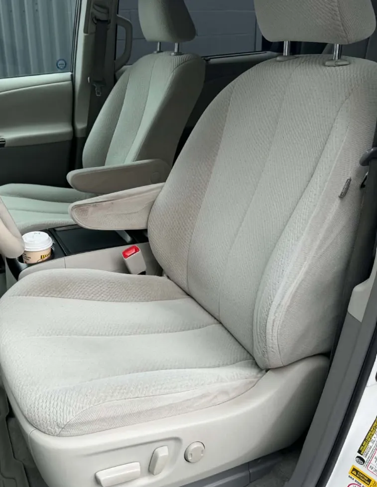 Toyota Sienna 2011 photo 5